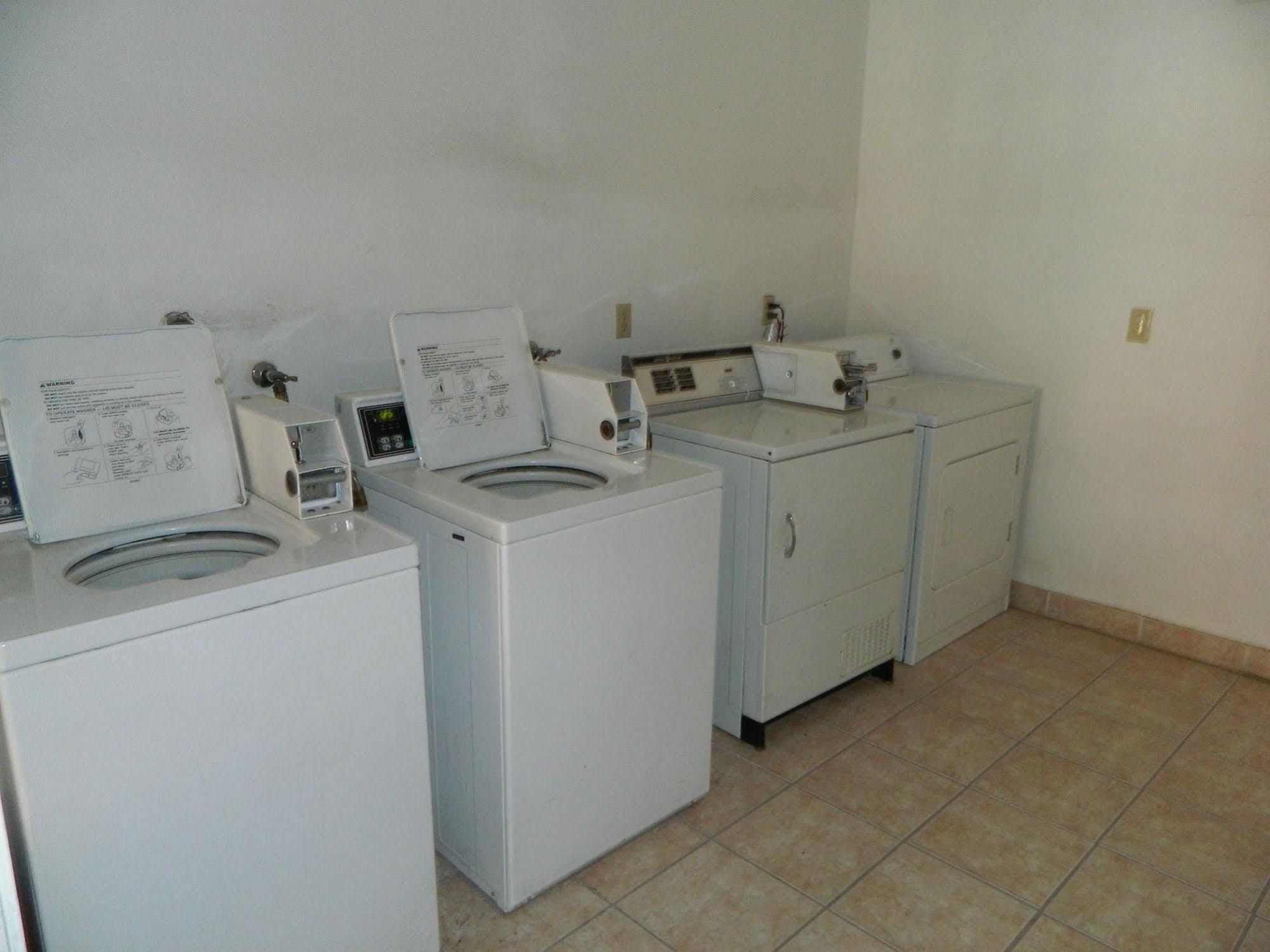 Capital Suites Blythe Bagian luar foto