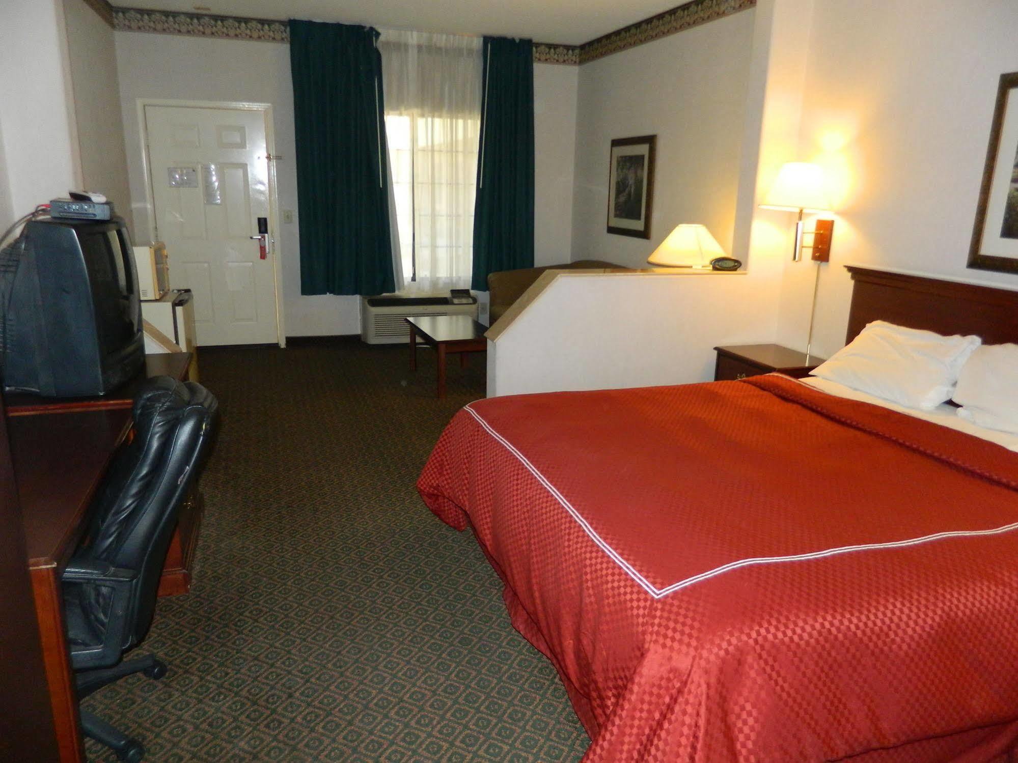 Capital Suites Blythe Bagian luar foto