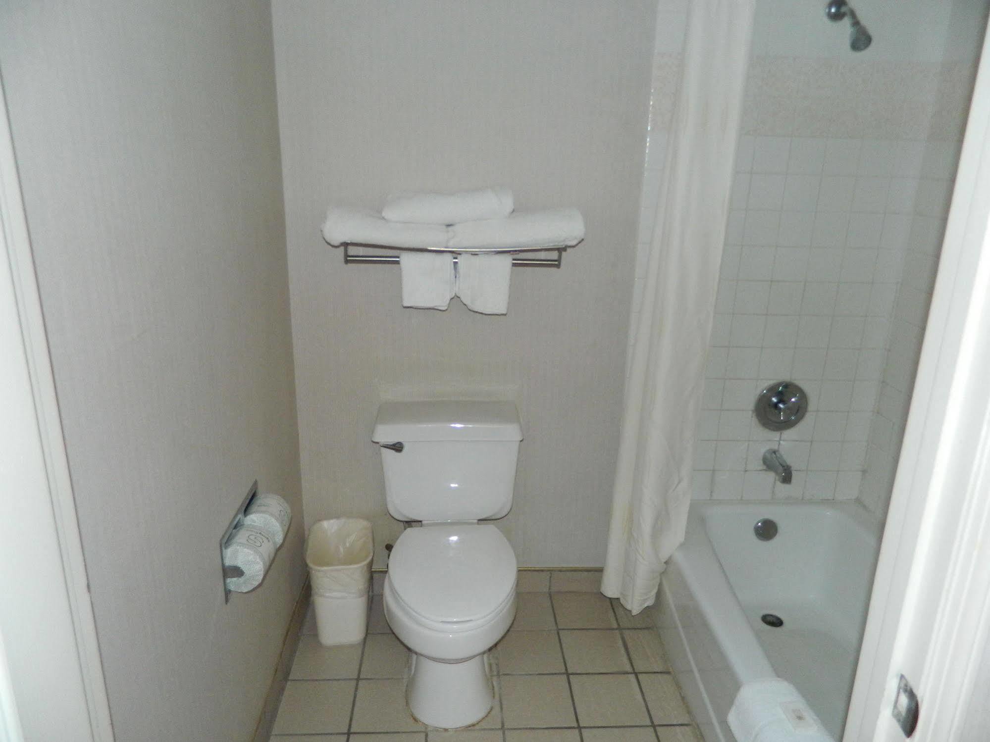 Capital Suites Blythe Bagian luar foto