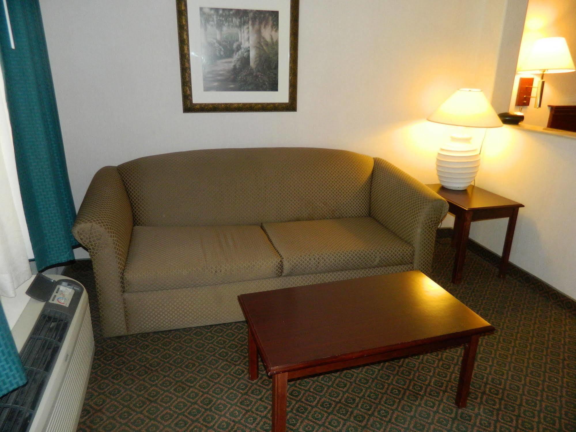 Capital Suites Blythe Bagian luar foto