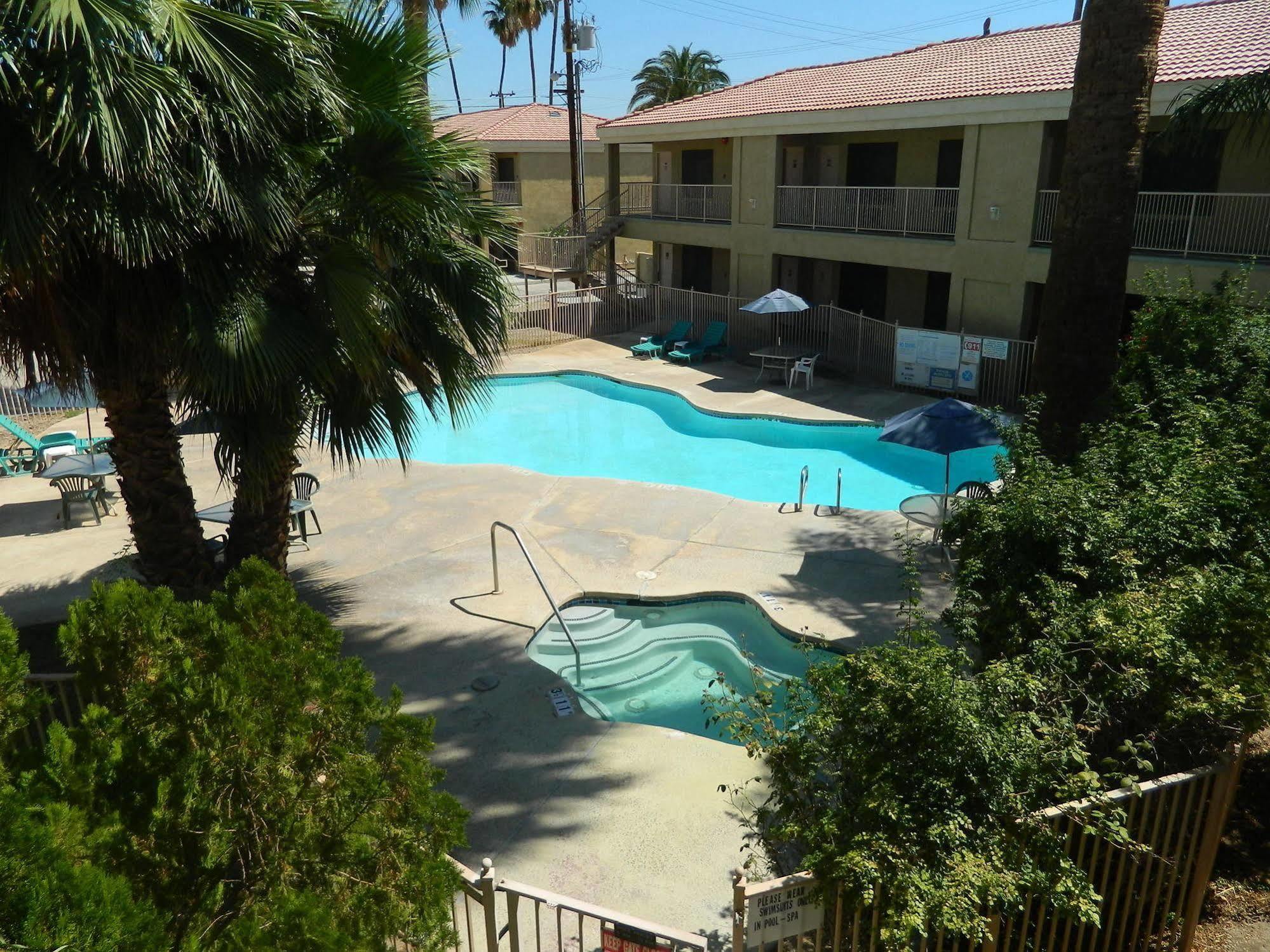 Capital Suites Blythe Bagian luar foto