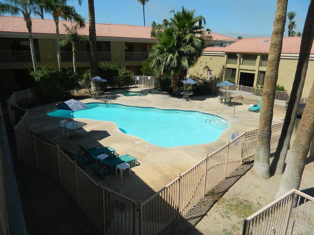 Capital Suites Blythe Bagian luar foto